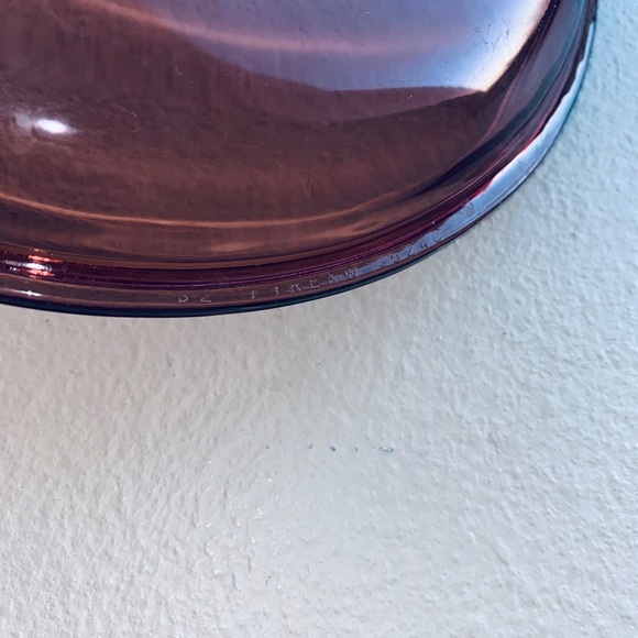 SOLD! VTG? Pyrex cranberry 2L casserole dish - Picture 11 of 12